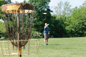 How do I count points in disc golf